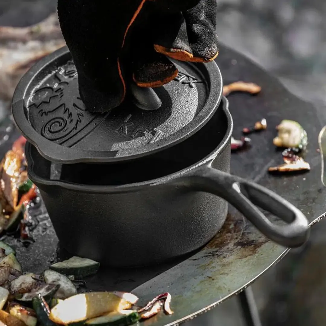 Cast Iron Saucepan with Lid 2L