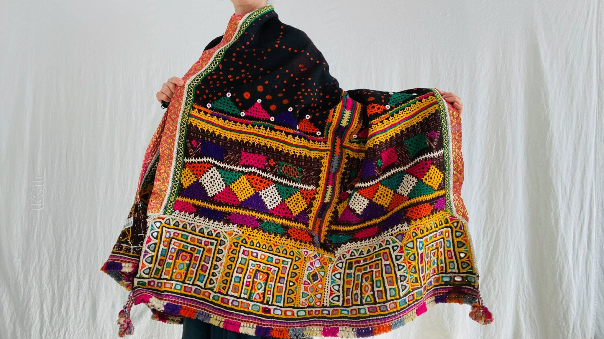 Vintage Rabari Wool Shawl & Throw. Mirror Work. Embroidered 0183